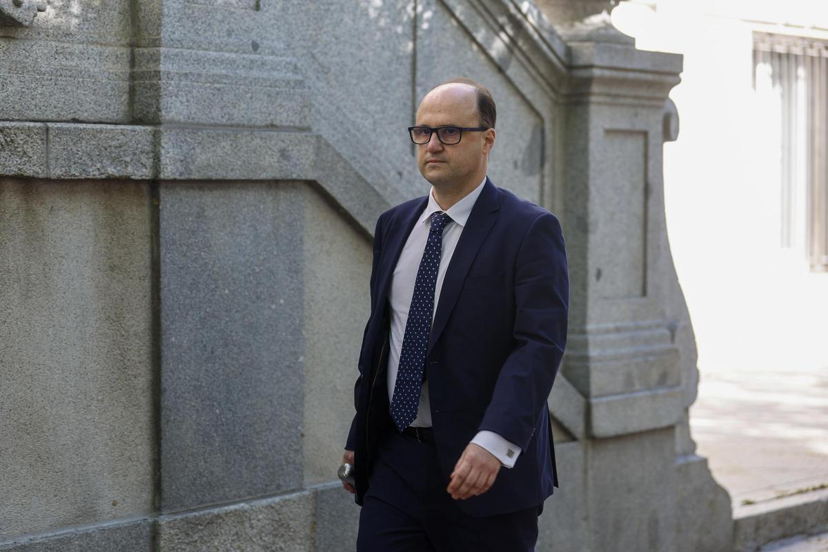 El jefe de gabinete de Maroto admite una cita con la trama de Aldama sobre hidrocarburos