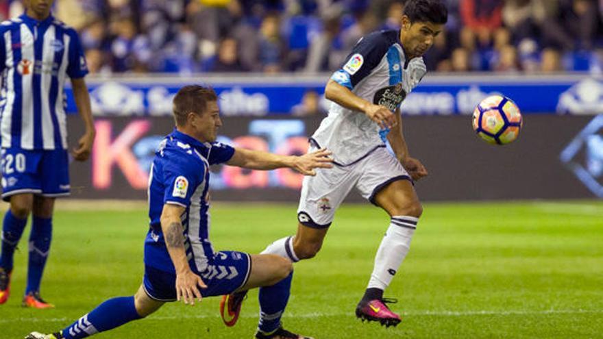 Juanfran, ayer en el partido contra el Alavés.