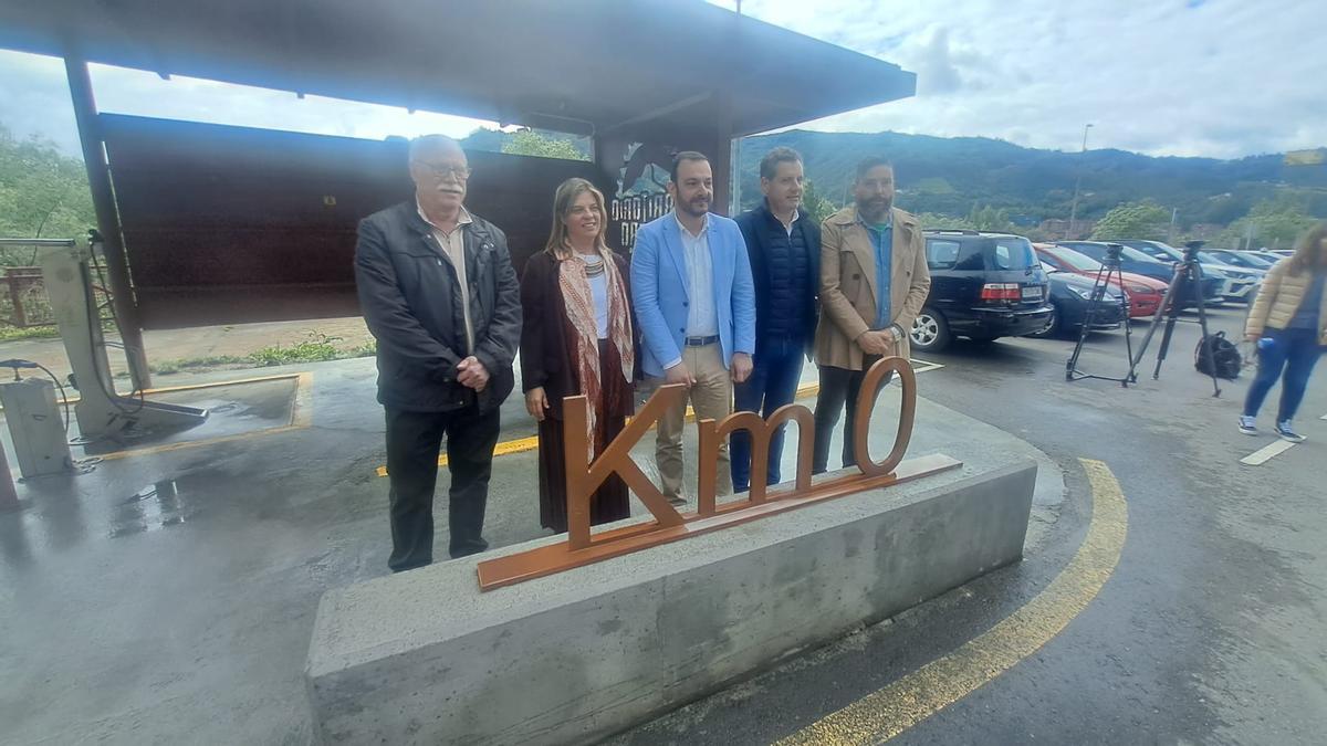 Por la izquierdam Raúl Moro (concejal del PSOE), Gimena Llamedo, Manuel Ángel Álvarez, Álvaro González y Jorge Expósito (concejal del PSOE).