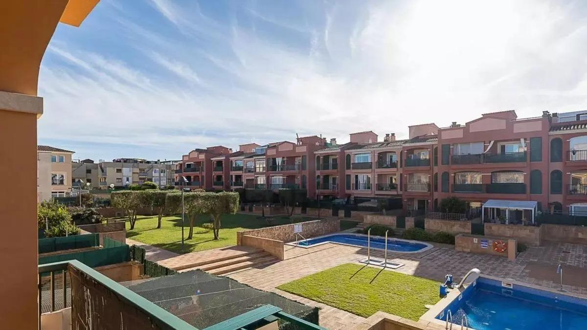 El complejo residencial donde se encuentra el piso de Jaime Nadal, en Llucmajor