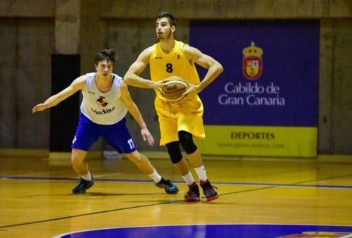 Derbi entre Herbalife GC y Nautico de Tenerife de liga EBA.