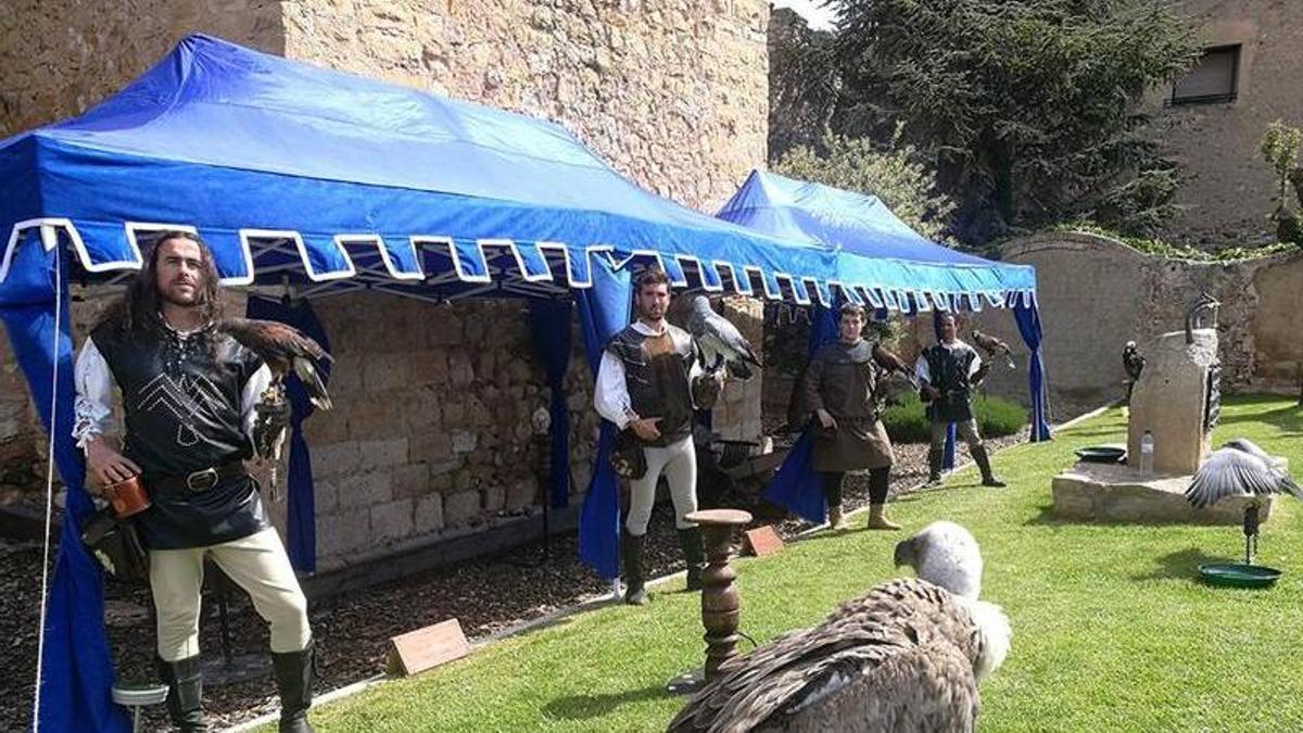 Integrantes del colectivo "Águilas de Valporquero", que estarán en el fin de semana medieval de Pelúgano.