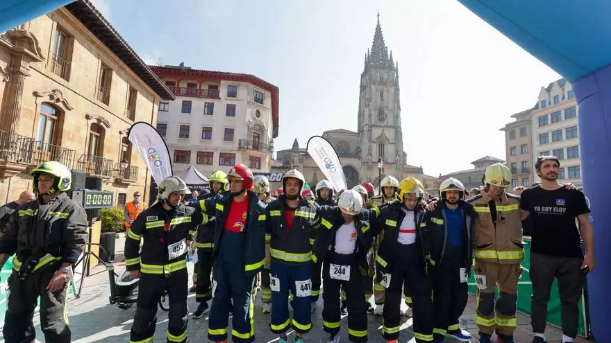 VÍDEO: Arranca en Oviedo la Carrera de Bomberos