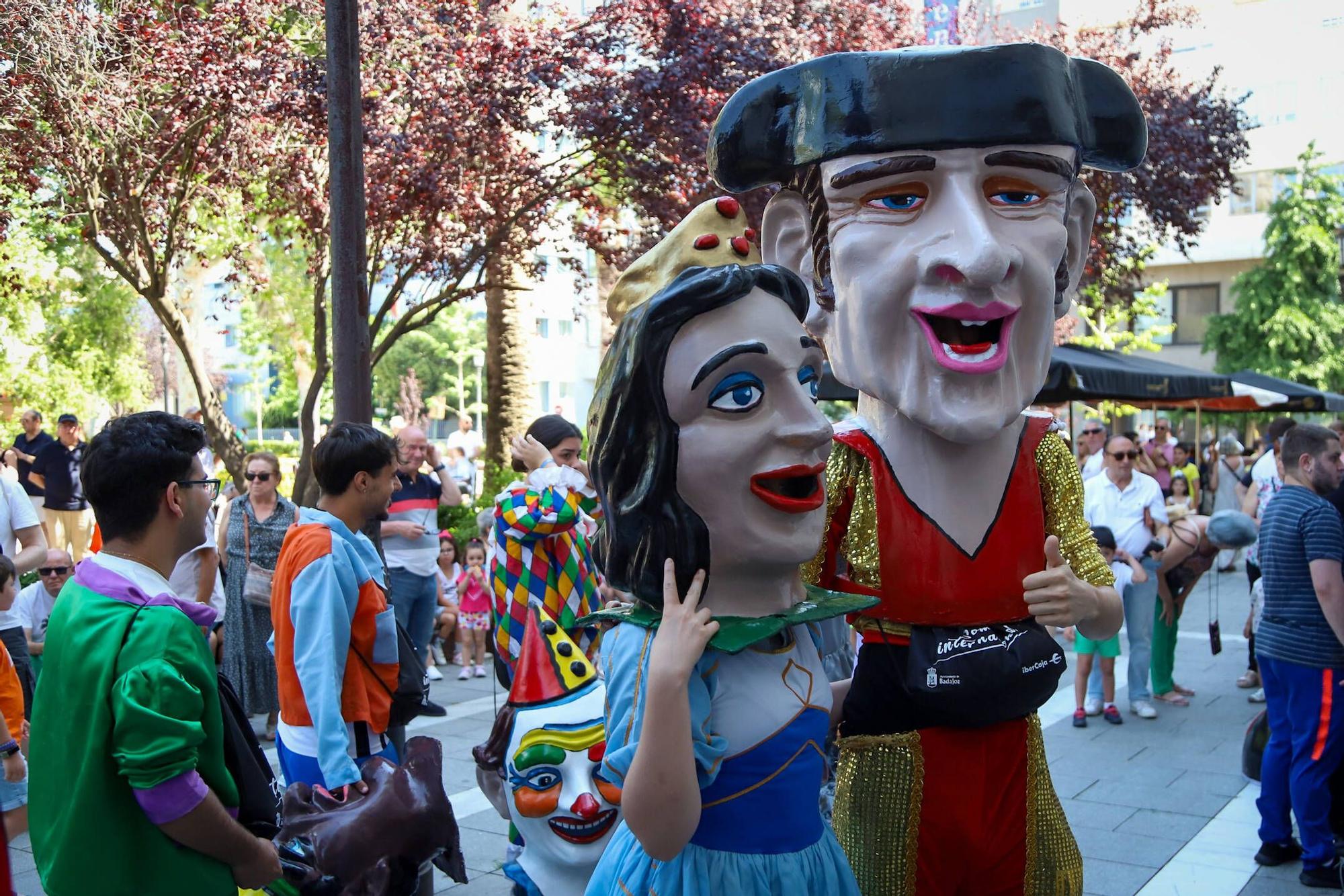 Gigantes y Cabezudos en Badajoz: una tradición que recuerdan los mayores y disfrutan los niños