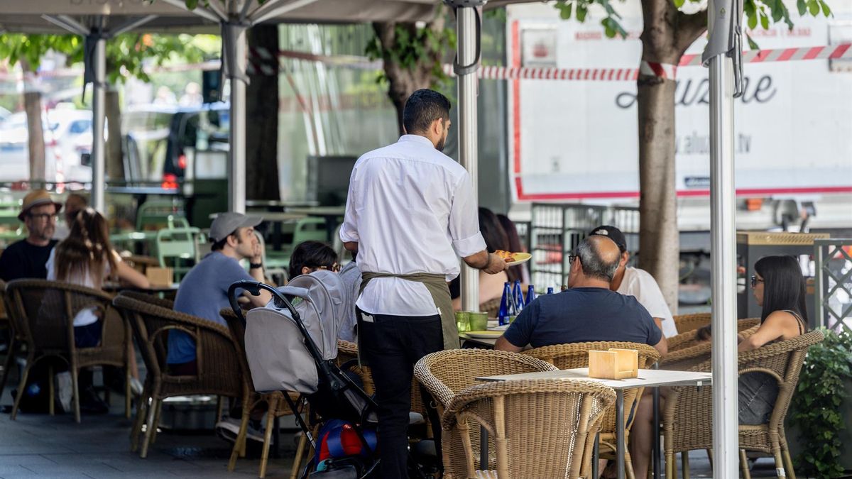 Las ventas del sector servicios repuntan con fuerza en junio hasta el 6,4%