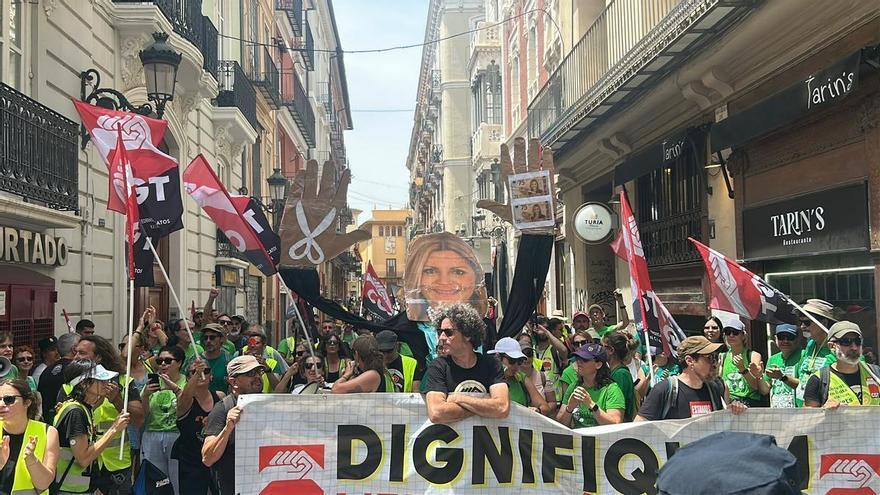 La policía corta los accesos a la calle Caballeros y al Palau para blindar el fallo de los Jaume I