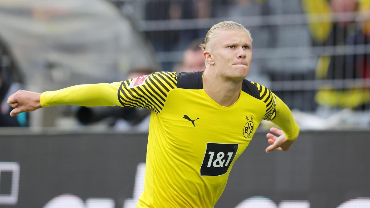 El delantero noruego Erling Haaland celebra un gol con el Borussia Dortmund.