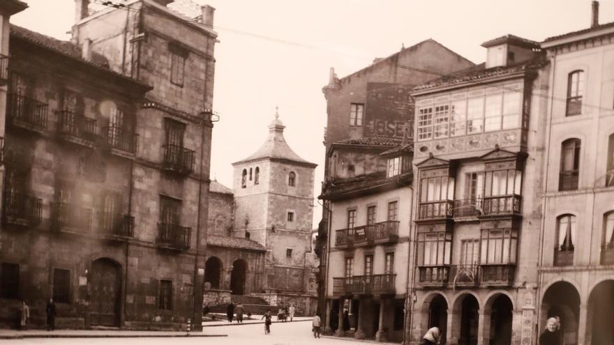 Cinco fotos que explican la mutación de Avilés en el siglo XX (y 26 más por añadidura)