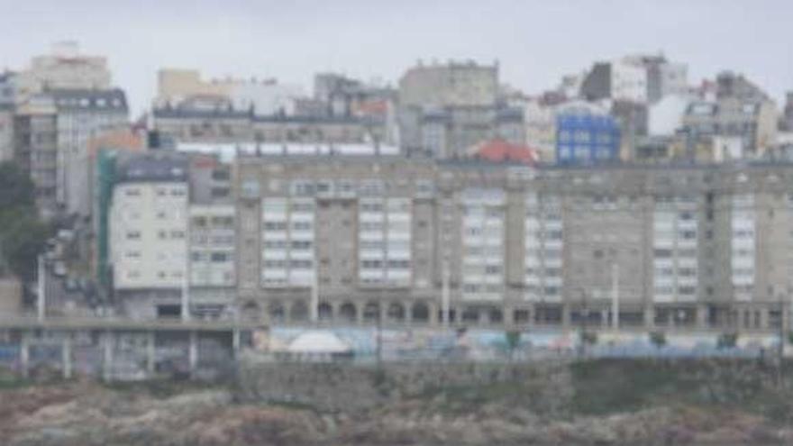 Dos socorristas, el pasado viernes en Riazor.