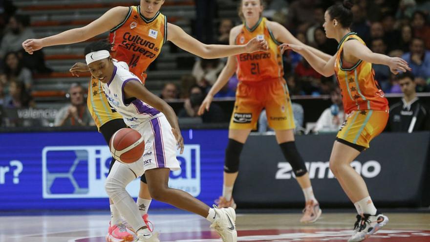 Aisha Sheppard volvió a ser la jugadora más destacada de su equipo ante las valencianas.