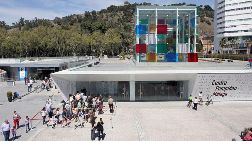 Cola en Centre Pompidou Málaga.