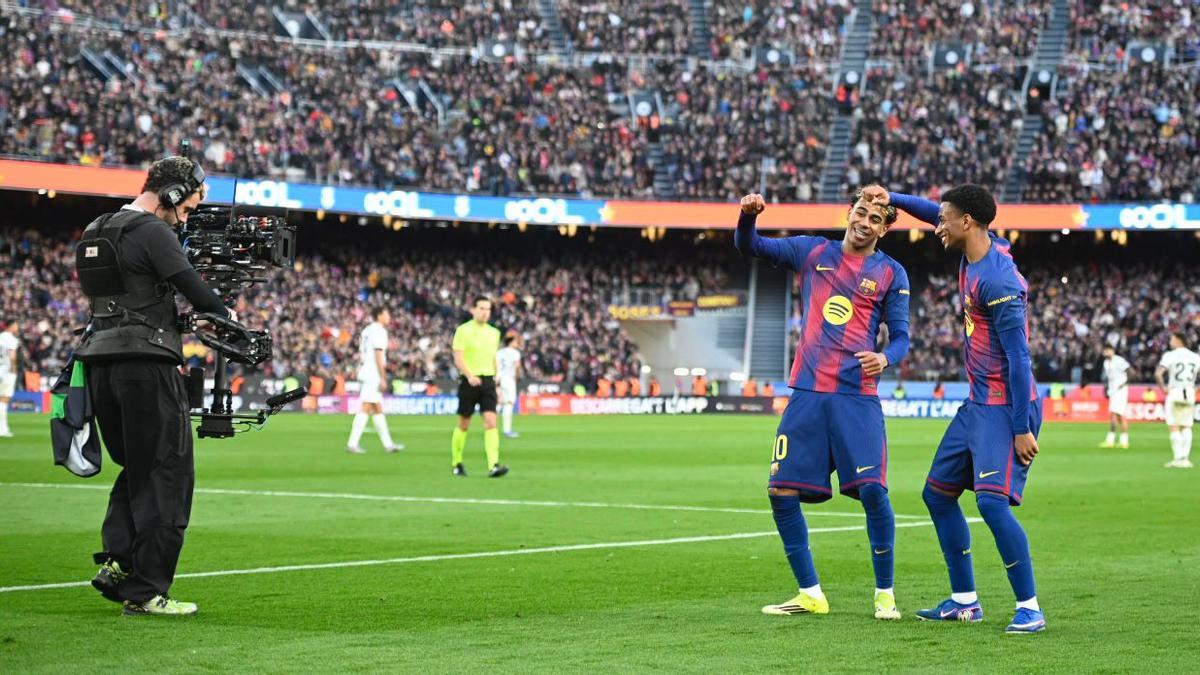 Lamine Yamal y Balde bailan tras el gol del delantero que supuso el 2 0 sobre el Mallorca.