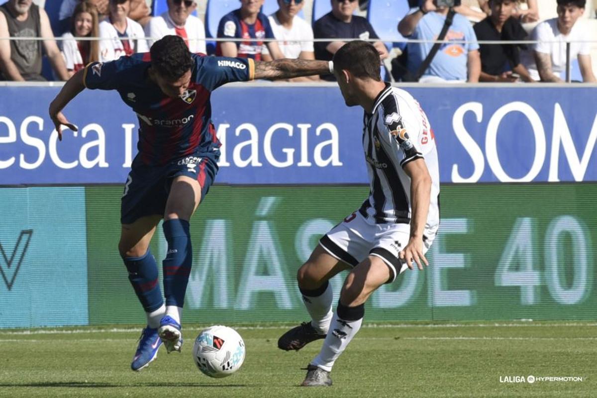 Beñat Gerenabarrena presionando a un rival