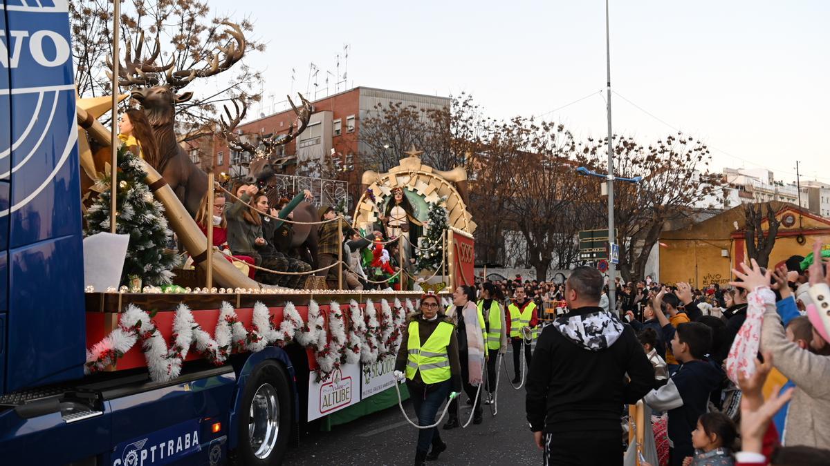 La carroza de Fedexcaza en la Cabalgata de los Reyes Magos de Badajoz.
