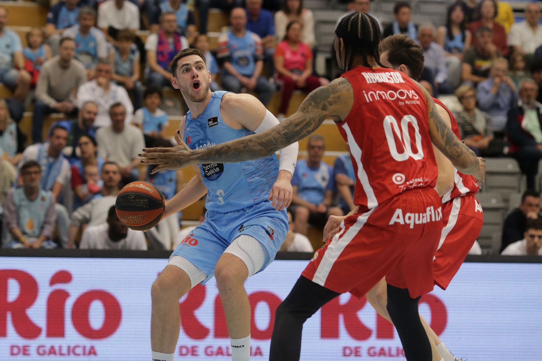 Robinson fa el llit a última hora i salva definitivament el Baxi (81-82)