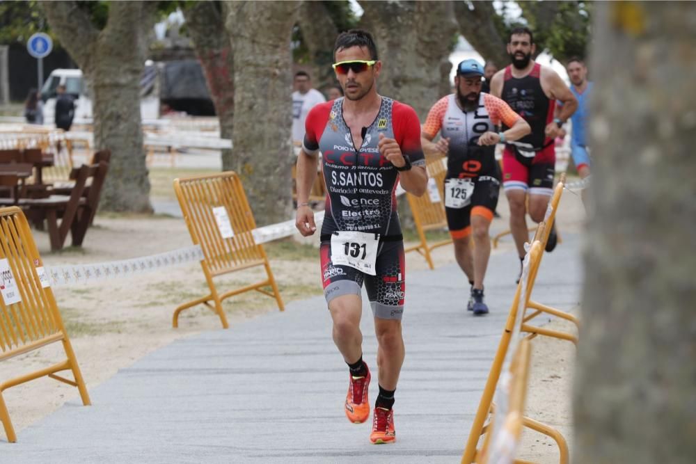 Noya encabeza el Triatlón Atlántico en Baiona. // J. Lores