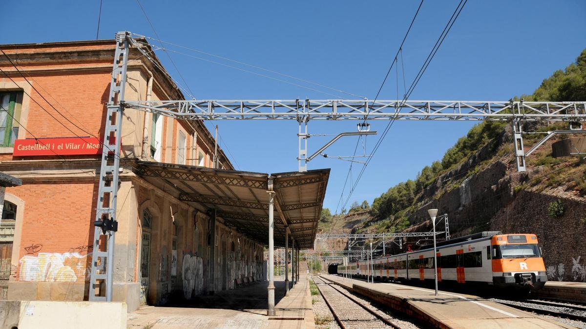 Un tren aturat a l'estació de Renfe de Castellbell, en una imatge d'arxiu