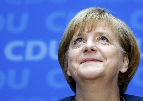 Angela Merkel ha comparecido el día después de una victoria electoral que la confirma como la líder política de su país gracias, entre otras cosas, a un carisma discreto que se muestra también en sus sonrisas.