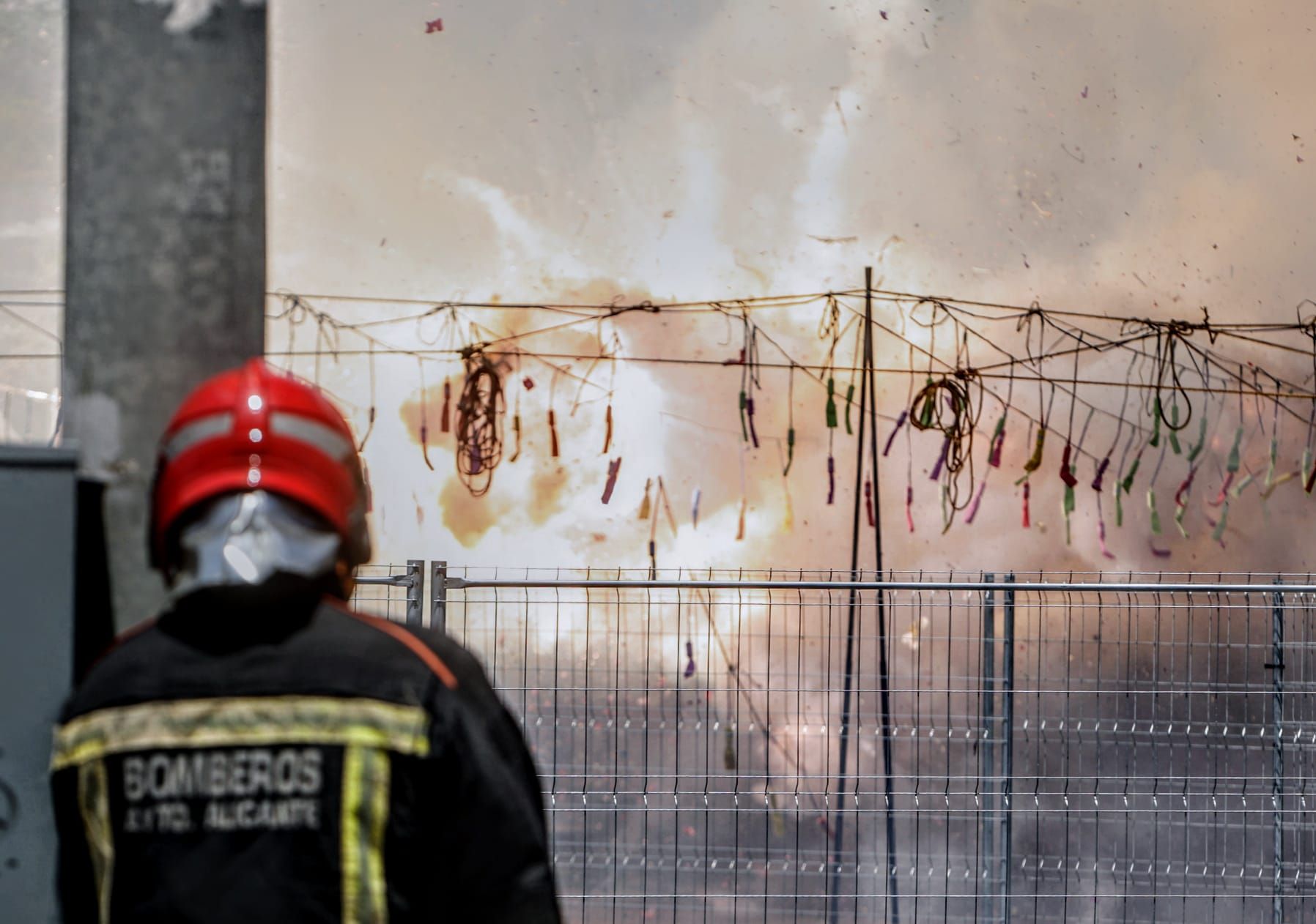 Las mejores imágenes de la mascletà del jueves en Luceros