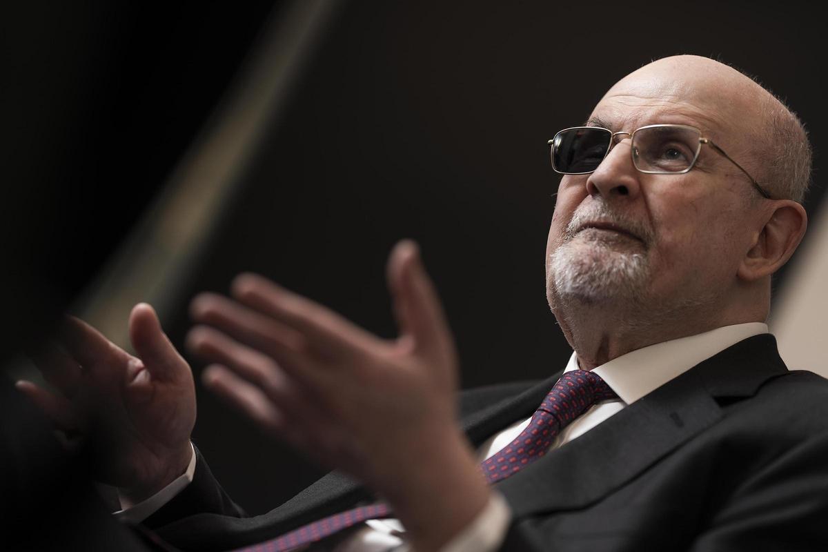 Salman Rushdie, durante la entrevista con El Periódico