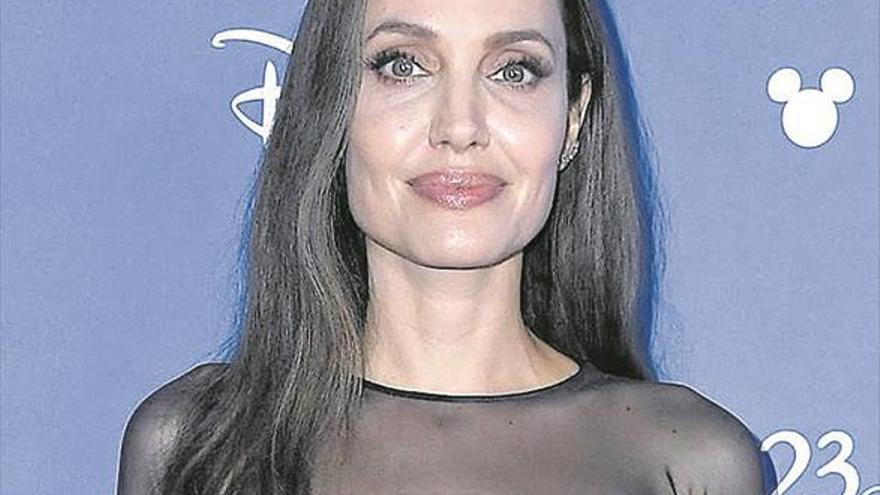 La actriz Angelina Jolie se sube a la ola y estrena su canal de Youtube