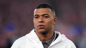 (Foto de ARCHIVO) FILED - 08 April 2025, United Kingdom, London: Real Madrids Kylian Mbappe stands ahead of the UEFA Champions League soccer match against Arsenal. Mbappe admits his move to Real Madrid helped get his head back in place and his brilliant start to the season has highlighted that. Photo: John Walton/PA Wire/dpa 08/04/2025 ONLY FOR USE IN SPAIN