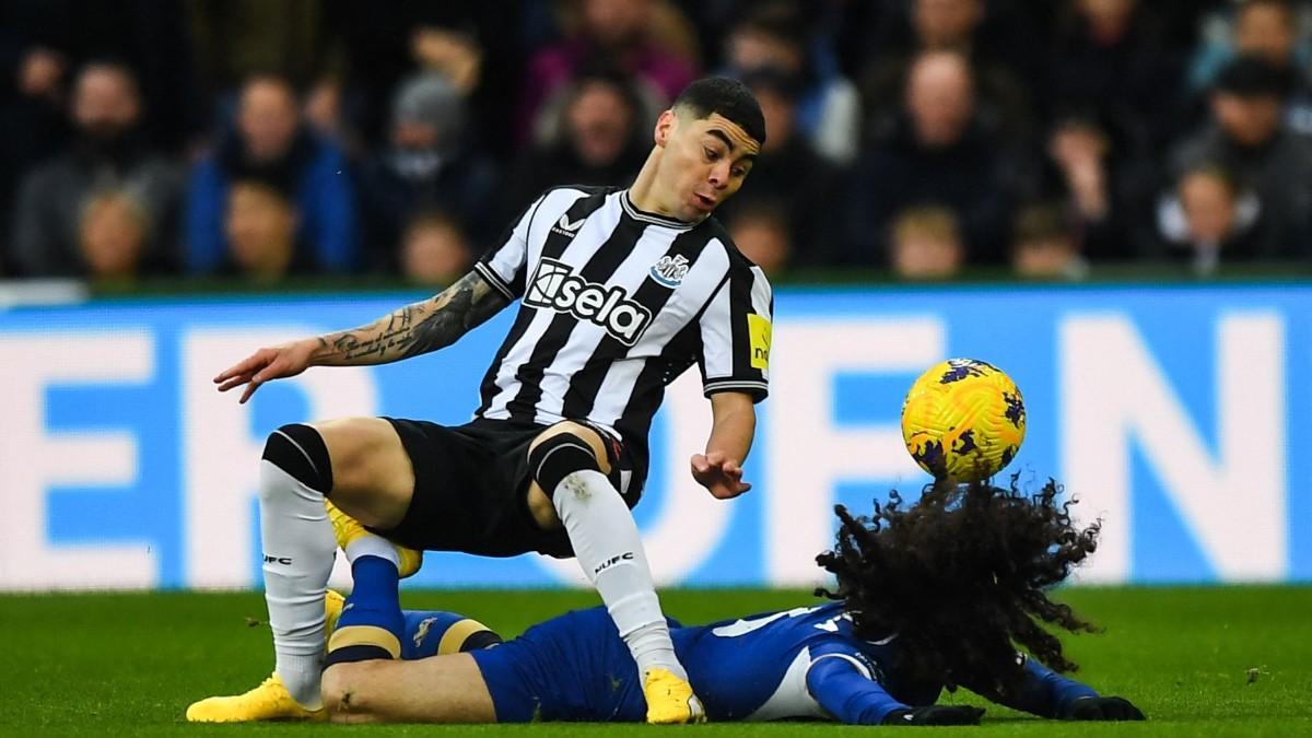 Imagen del choque entre el Newcastle y el Chelsea