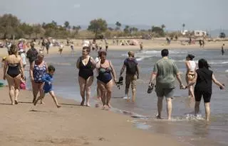 Las playas de Morvedre se llenan de turistas