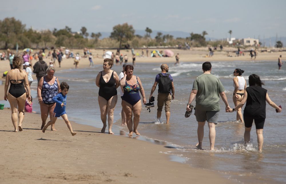 Así luce la playa del Port de Sagunt con temperaturas propias del verano