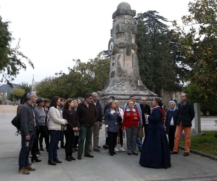 A la luz de las velas por panteones ilustres de Vigo // R.Grobas