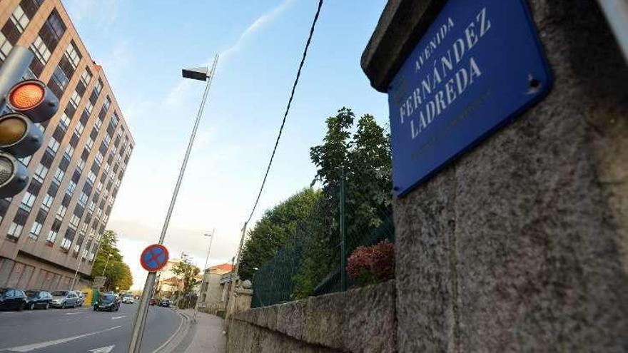 Placa en la actual avenida de Fernández Ladreda. // G. Santos