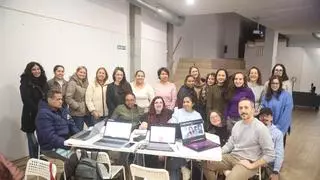 Cuatro horas de Editatona en A Coruña por una Wikipedia más feminista: "Cambiamos de presente a pasado la página de una activista iraquí. La mataron en el portal"