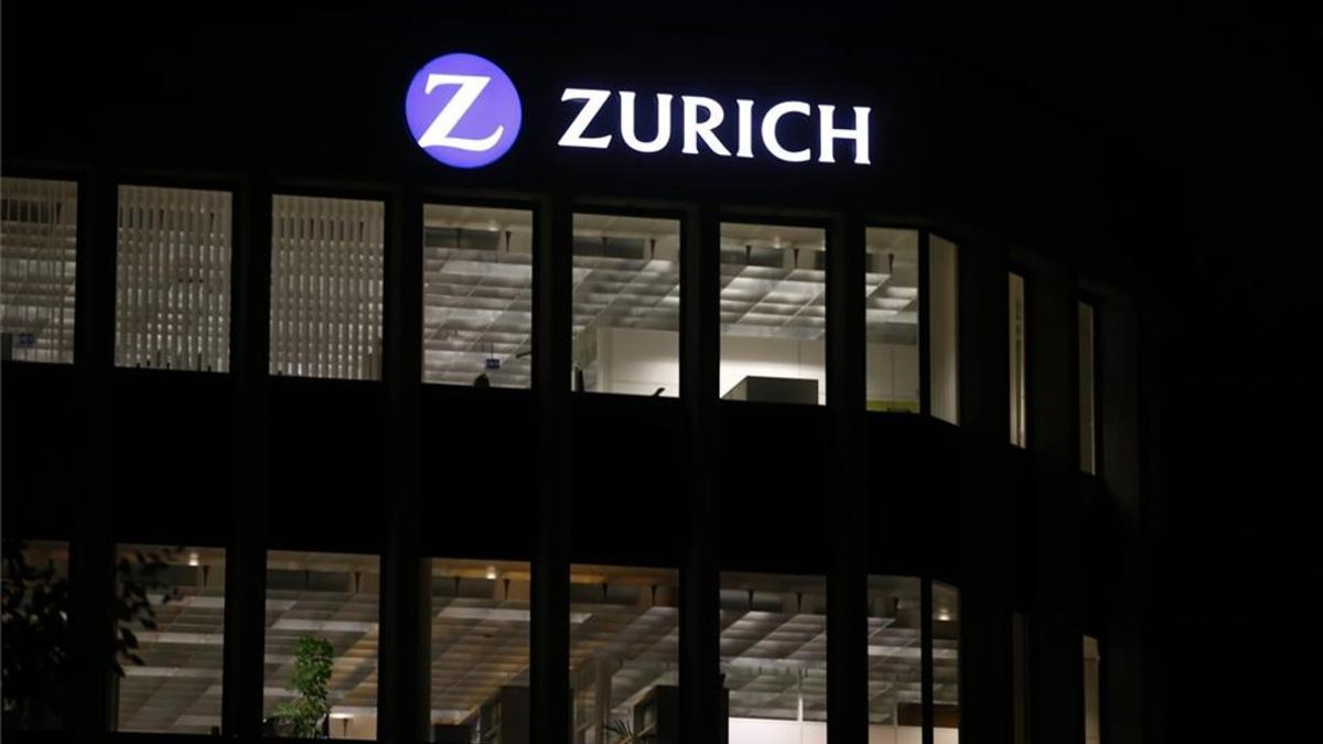 Logotipo de Zurich en la sede de la firma, en Zurich Suiza.