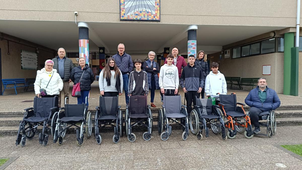 Los participantes en el paseo en silla de ruedas el año pasado