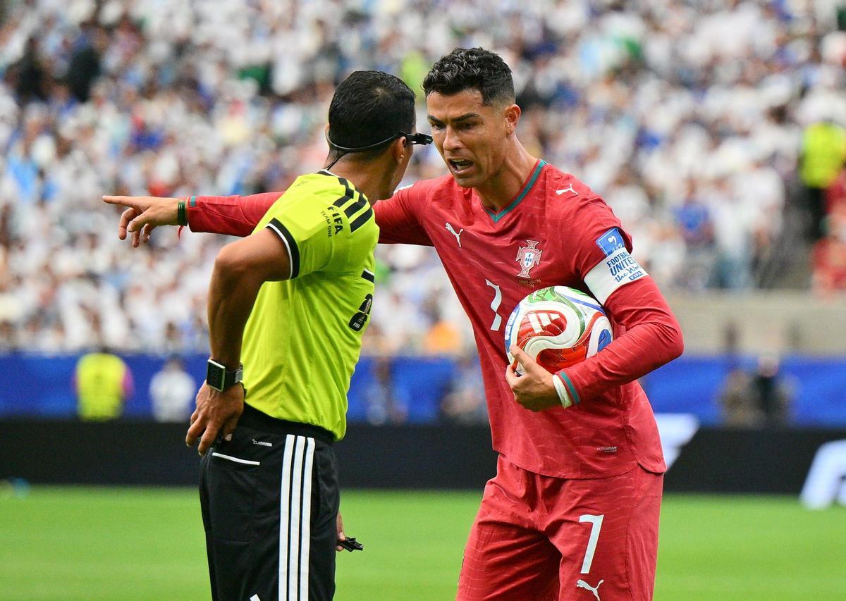Cristiano exhibe sus galones y Portugal se pasea ante Uzbekistán