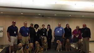 El equipo de Lutheran Church Charities Comfort Dogs desplegado en Orlando.