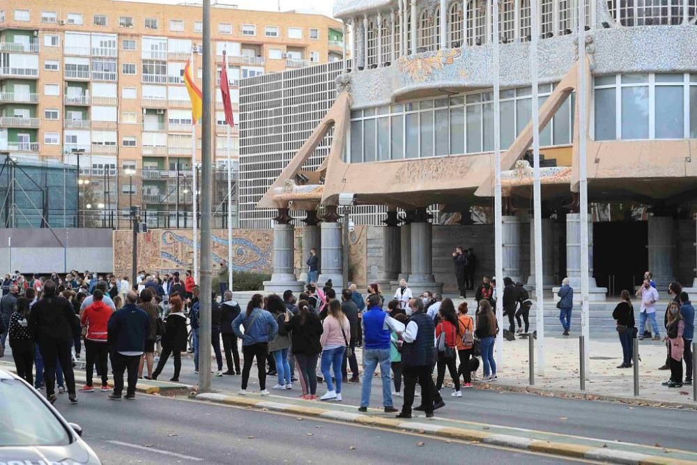 Hosteleros protestan en Cartagena por el cierre de los bares