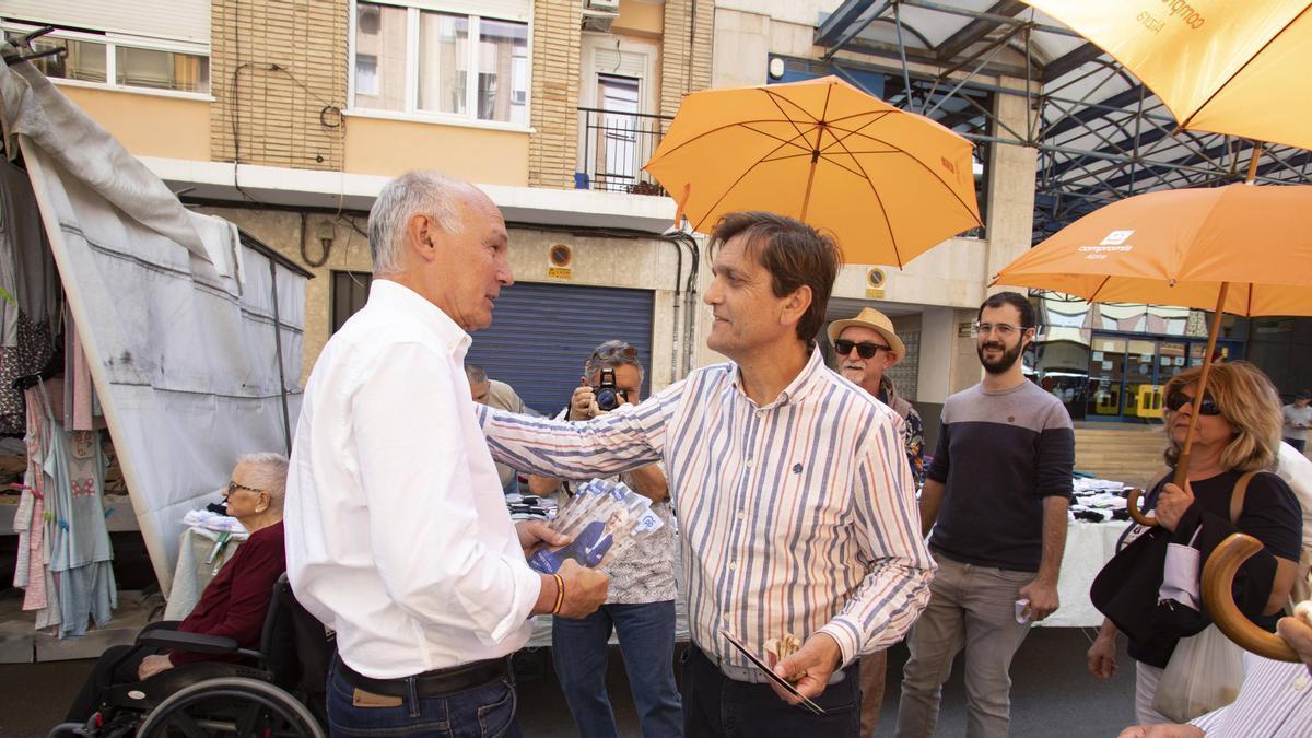 José Luis Palacios (PP) y Alfons Domínguez (Compromís), los dos candidatos más votados, en un acto de campaña.