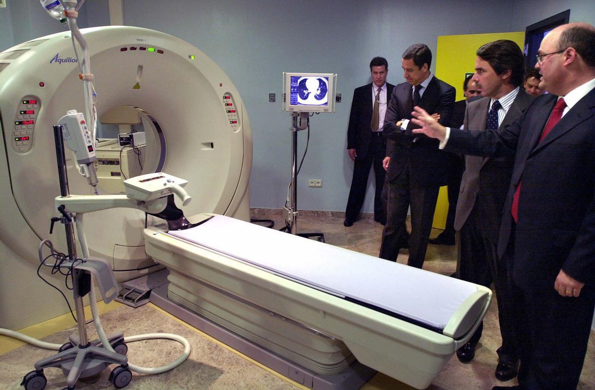 Azanr visita junto a Zaplana las instalaciones del hospital de la Ribera, el primero del modelo Alzira que ha explotado en Torrejón.