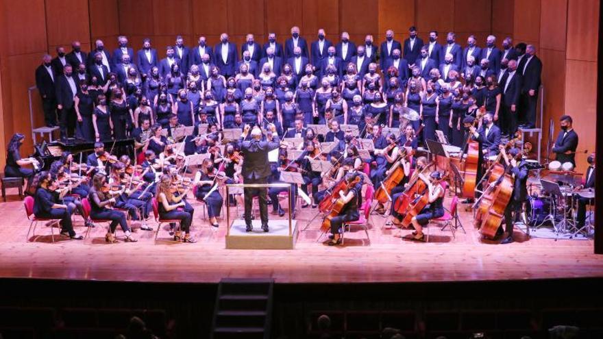 La Coral Casablanca y Orquesta, en el concierto por el 65º aniversario de la formación.