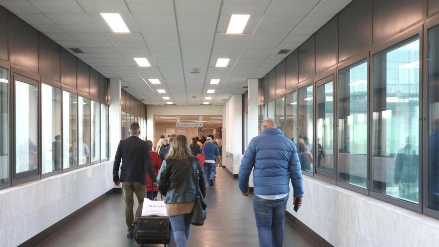 Menos camas en funcionamiento por cada mil habitantes en los hospitales gallegos, pero un tercio más de consultas a los especialistas