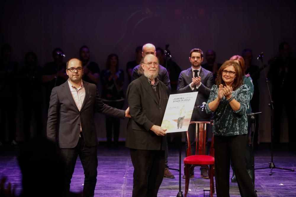 Zamora canta a Joaquín Díaz