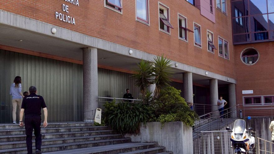 Dos detenidos en Gijón por robar un móvil y pedirle a su dueña un &quot;rescate&quot; para recuperarlo