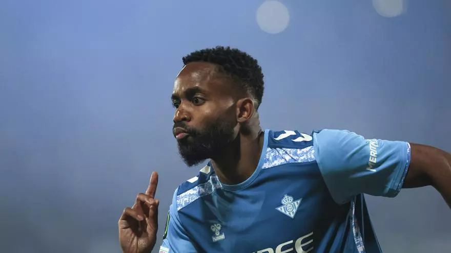 Llámenlo Cedric 'killer' Bakambu: El Betis encarriló la eliminatoria con este doblete