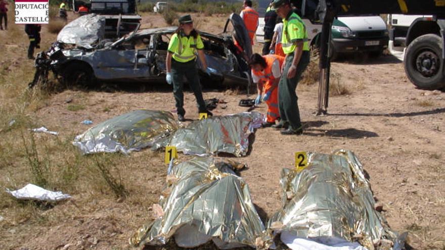 Cuatro muertos al precipitarse su coche por un barranco en Segorbe