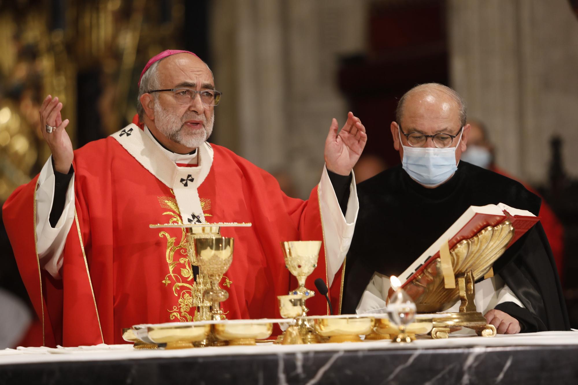 Sancta normalidad: la Catedral de Oviedo cierra el Jubileo con una misa multitudinaria