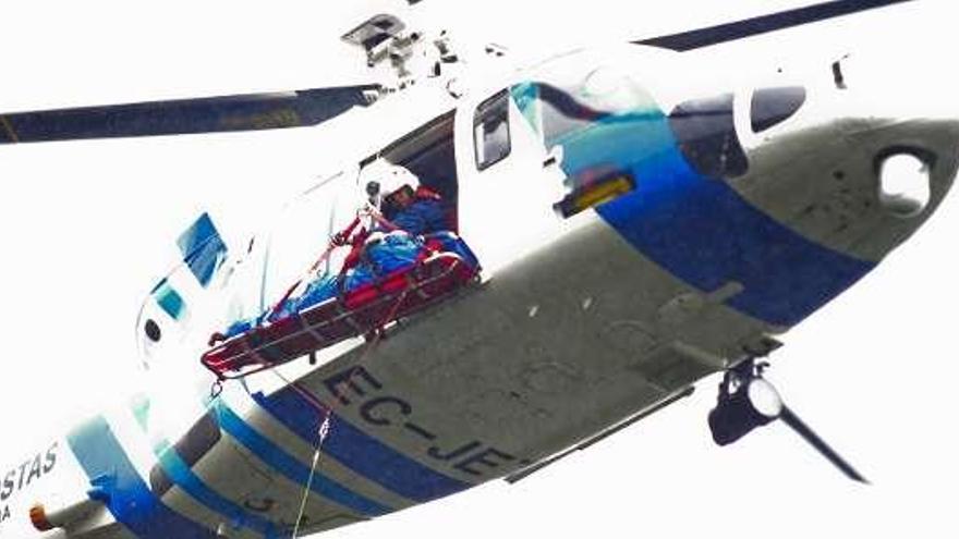 Un helicóptero rescató a la joven. / b.l.