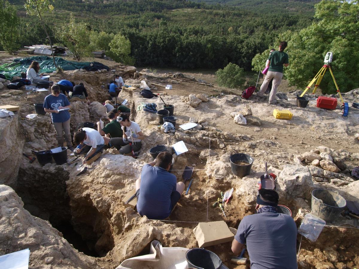 Vista de la excavación en la Cueva Des-Cubierta.