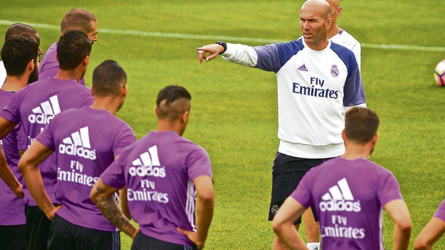 Zidane dirigió ayer un primer entrenamiento en Montreal.