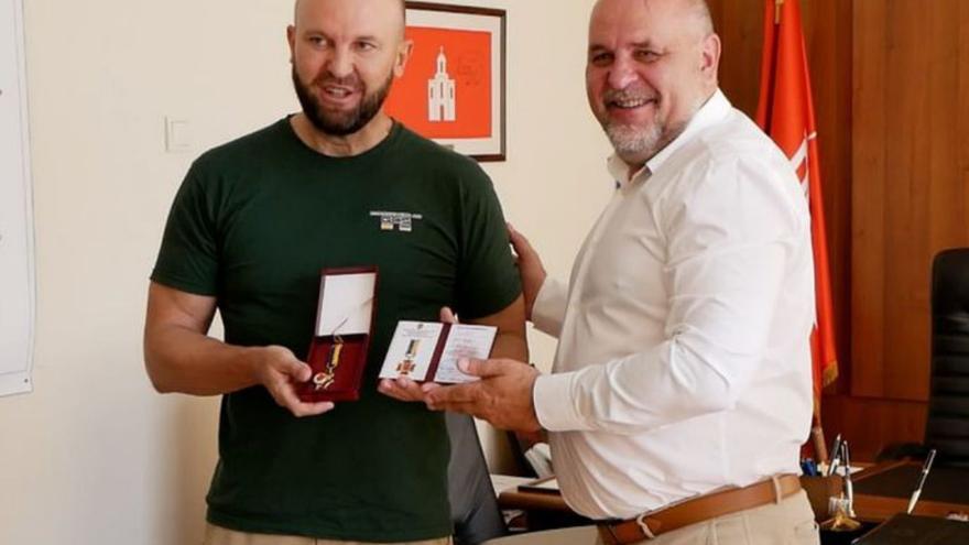 Isidre Macià rep una medalla d’Ucraïna per la seva ajuda a primera línia de front